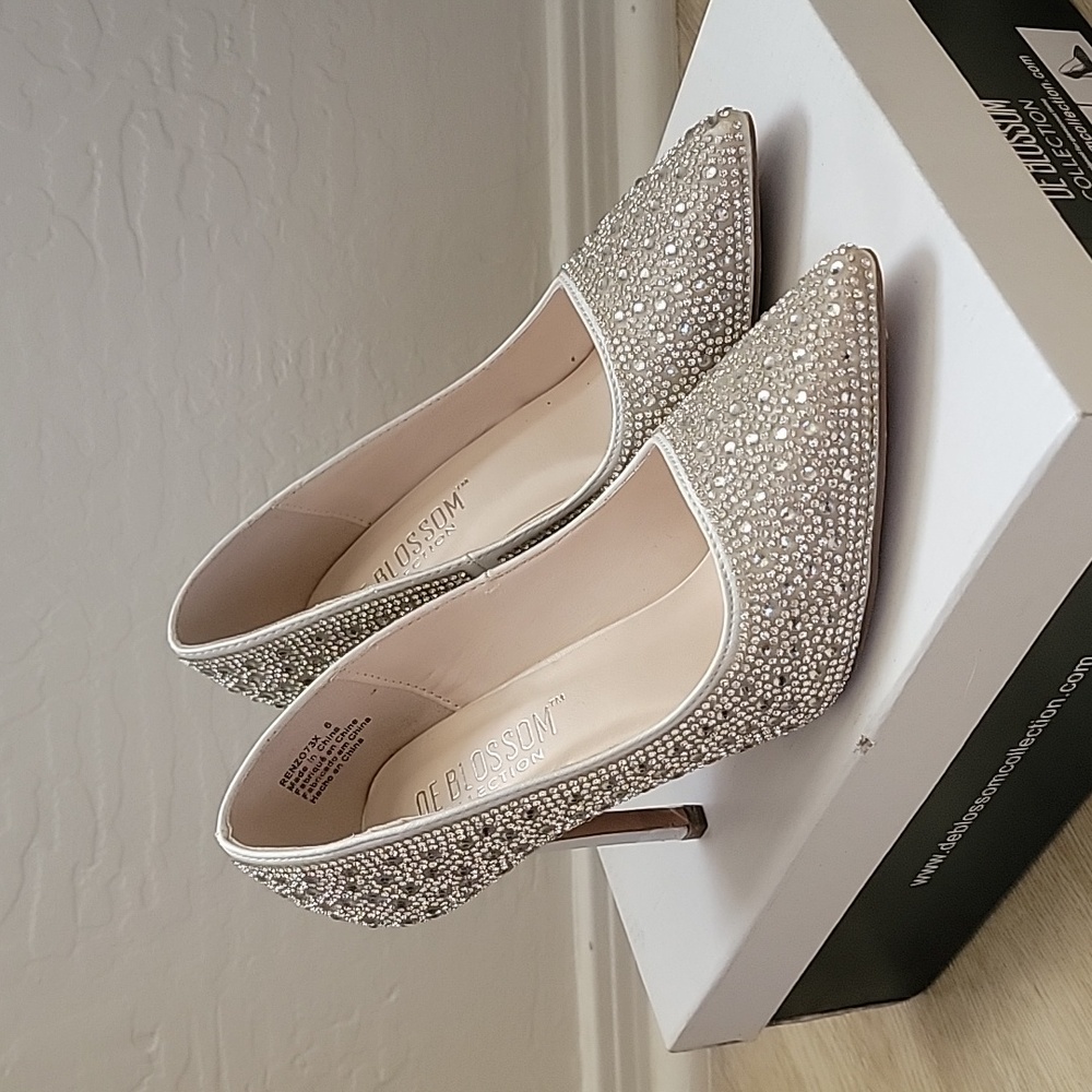 Davids Bridal De Blossom Collection Rhinestone Champagne Heels Size 6